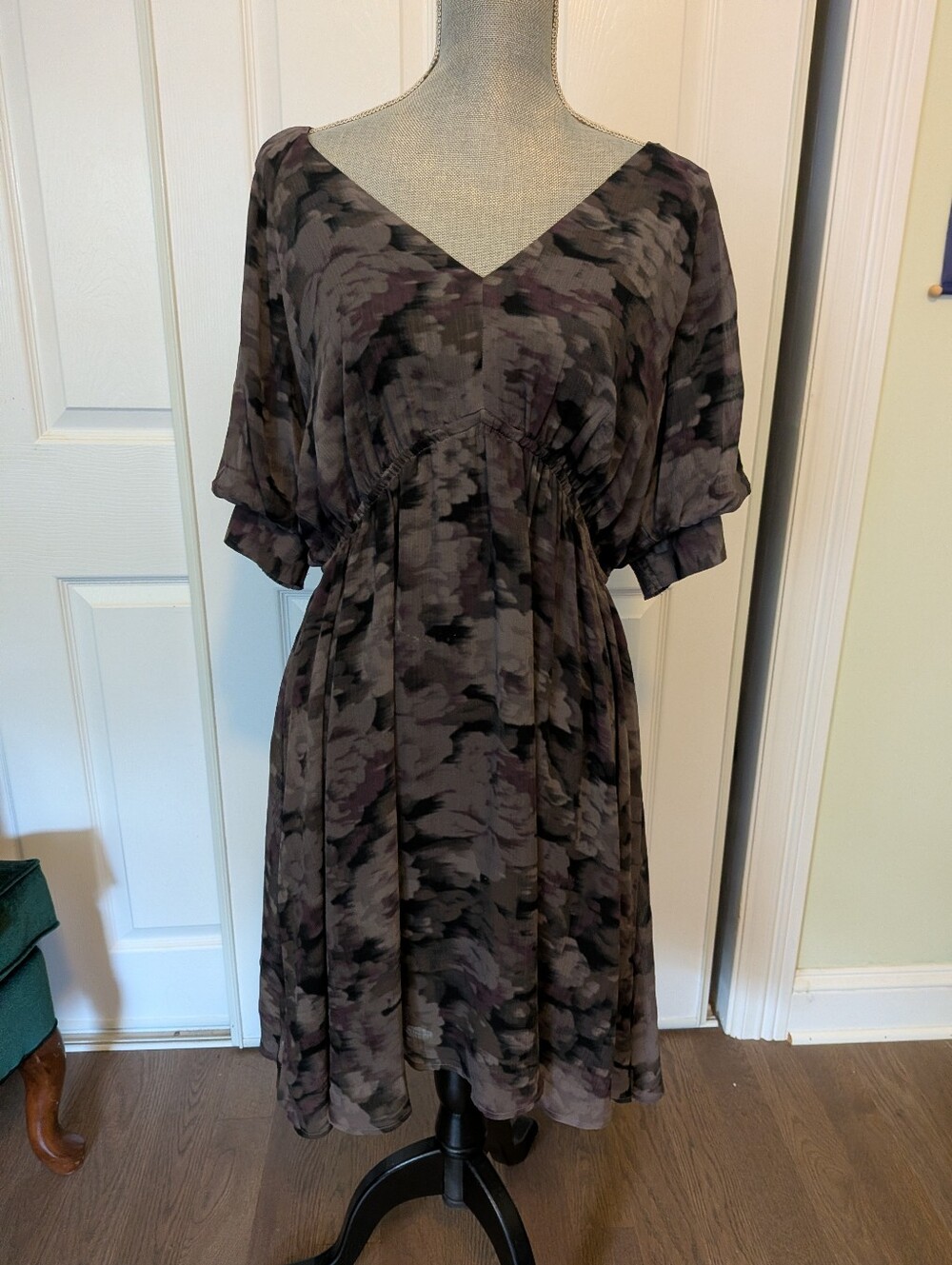 Reitmans V-Neck Short Sleeve Printed Women's Dress - Grays And Plums